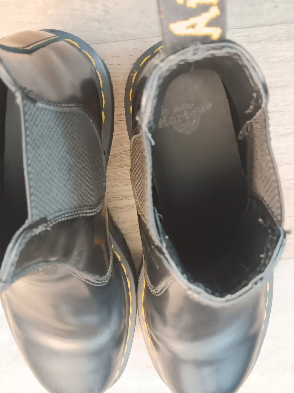 Dr. Martens 2976 Quad Platform Chelsea Boots Men's Size 9 Women's Size 10
